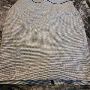 Houndstooth pencil skirt